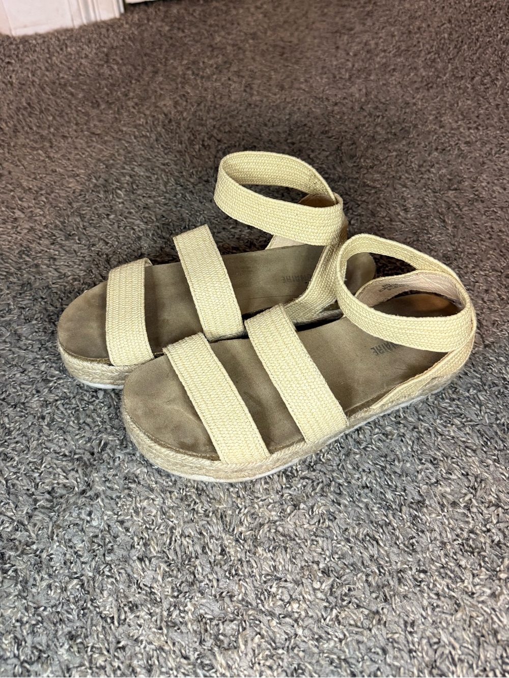 Cushonaire tan platform sandals - size 9.5